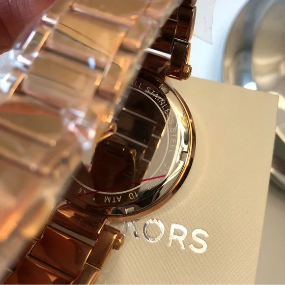 🤩💓Michael Kors women’s watch with crystal decor in rose gold finish - Picture 9 of 10